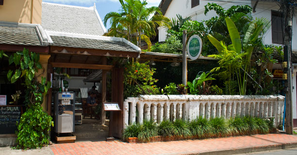 Entré du coconut garden restaurant - luang prabang - Laos